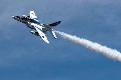 5月19日「静浜基地航空祭2024」でブルーインパルスが展示飛行11時40分～。18日は予行飛行も