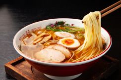 「熊谷市で人気のラーメン」ランキング！　2位は“TKM”が人気の「ゴールデンタイガー」、1位は？【2024年5月版】