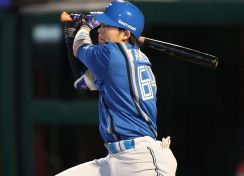 ロッテ・佐々木の１６０キロが日本ハム・田宮の右肘を直撃　ＳＮＳ悲痛「田宮大丈夫か？」「離脱はあかんぞ」も走って一塁へ