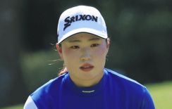 竹田麗央、迫力のゴルフで首位浮上　「推し」オリックス・山下舜平大のピンクグローブ手に入れテンションアゲアゲ【女子ゴルフ】