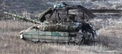 ロシア軍「亀戦車」は何がいいの…？ 防御モリモリ不格好だけど“新型” 21世紀の突撃砲に？