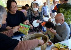 ポテチで防災食、紙コップで茶わん蒸しも　非常時に備えて調理体験