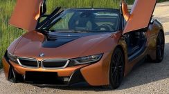 【このi8なんぼ？】BMWのハイブリッドスポーツカー　走行距離58,000kmの「i8 ロードスター」がeBayで販売中