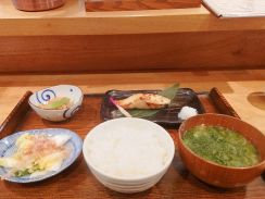 【谷根千ランチ】谷中散策で訪れたい行列ができる定食屋『谷中冨じ家』の名物「ぎんだら御膳」