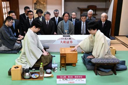 藤井名人の16手目で「横歩取り」　迎え撃つ豊島九段　名人戦第4局