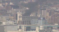 「2階建ての1階から出火」福岡市東区で火災発生　消防車20台で消火活動