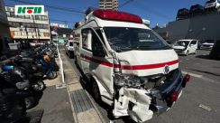 【続報】救急車は前方部が大破…長崎市の国道で女性を搬送中に路面電車と衝突