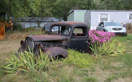 米ジャンクヤードで見つけた「廃車」　40選　前編　朽ちた名車の味わい