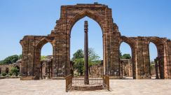インドの謎の鉄柱、１６００年経った今もさびない理由とは？