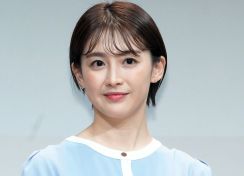 宮司愛海アナ　美貌輝く肩出しドレスにネット注目「どうやって着てんだ」「めちゃカワ」「白い羽みたい」【ＴＨＥ　ＳＥＣＯＮＤ】