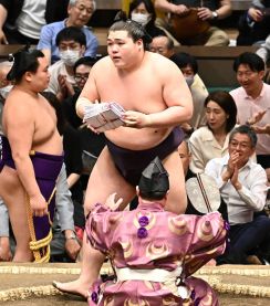 「結び勝率100％」王鵬、大関豊昇龍との同期生対決制す　次戦大関琴桜戦も勝って総撃破へ