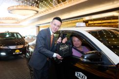 マカオIR「サンズマカオ」が開業20周年…毎年恒例のタクシー運転手への弁当配布実施