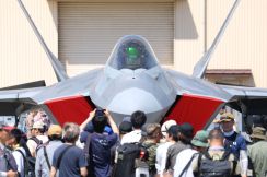 Ｆ２２ラプター、１２年ぶりに展示　横田基地で日米友好祭　司令官「感謝の気持ち感じて頂ければ」