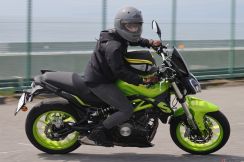 バイクはクルマより体力が必要！ その理由とは？