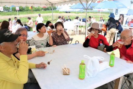 爽快なのど越しを満喫　「津山ビール　地ビール祭り」　グルメ屋台も人気／岡山・津山市