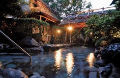 “湯がき文化”のある兵庫県の名湯「湯村温泉」オススメ湯めぐりスポット[FRaU]