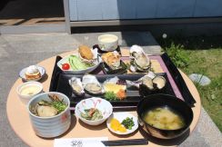 旬の岩ガキ使った多彩なメニュー「ぜひ食べて」　佐伯市と宮崎県3市町の19店でキャンペーン