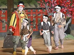 未来照らす熱演　3兄弟堂々、紡ぐ伝統の檜枝岐歌舞伎