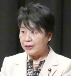 発言撤回の上川陽子外相、麻生太郎氏「このおばさん」発言で知名度上昇、女性初の首相への期待も