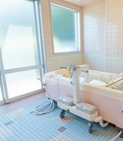 施設でも、在宅介護でも…現役介護士がすすめる「入浴介助の負担」を大幅に減らす「画期的なアイテム」