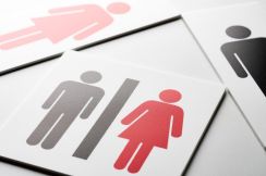 「両方空いているのに共用に入る女性がいる！」男女共用トイレと女性用トイレしかない状況下での男性たちの密かな不満