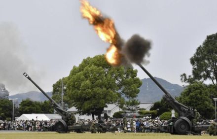 陸自松山駐屯地で創立69周年記念行事　迫真の模擬訓練に会場どよめき（愛媛）