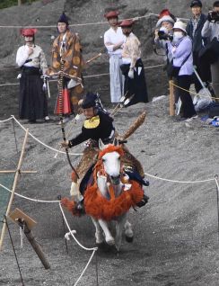 関東で唯一！　迫力満点の「笠懸」披露、元競走馬も疾走　中世の三浦一族しのぶ「道寸祭り」