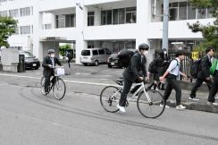 生徒の自転車ヘルメット着用 目指せ１００％　福島県伊達市の聖光学院高が呼びかけを強化