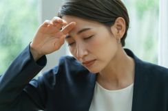 【女性の更年期】最も多い症状は「疲れやすい」…3人に1人が30%以上の「パフォーマンスダウン」を経験