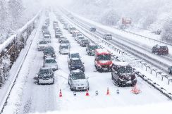 大型トラックは基本雪道に強い……が弱点は急勾配にあった！