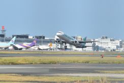 アイベックス、着陸直前に機材トラブル　滑走路を一時閉鎖　福岡空港