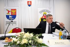 スロバキア首相銃撃事件、内相が単独犯行でない可能性を指摘