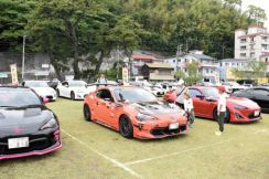 スポーツカー「ハチロク」が60台集結 熱海市の長浜海浜公園 オーナーが交流会