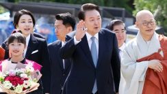 １６９日ぶりに大衆の前に現れた韓国大統領夫人…野党「国民感情を知らないふり」
