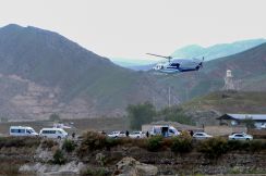 イラン大統領搭乗ヘリ発見、生存の兆候なし
