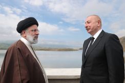 アゼルバイジャン奪還のダム視察　不時着前にイラン大統領