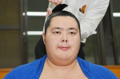 琴桜２敗守り優勝争いトップに並ぶ「いい相撲ではないけど体が反応」土俵際で阿武咲を突き落とし