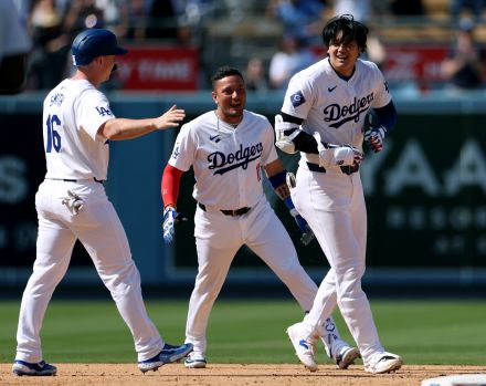 大谷翔平 無安打から一夜、ドジャース初のサヨナラ打！4年ぶりの一打にチームメイトから祝福