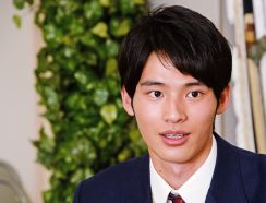 「素敵な25歳の誕プレ」人気俳優の〝笑撃〟ブリーフ写真が大反響「嬉しそう笑っ」「それにしても可愛すぎる」「腹痛すぎ」