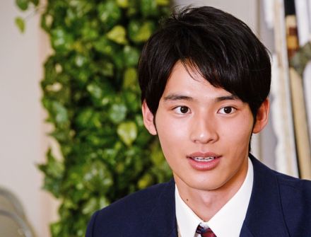 「素敵な25歳の誕プレ」人気俳優の〝笑撃〟ブリーフ写真が大反響「嬉しそう笑っ」「それにしても可愛すぎる」「腹痛すぎ」