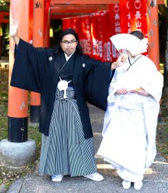 ロッチ・中岡創一が結婚♥１３年愛実らせた！　「お酒とサウナが好きなキレイ好きの日本人女性です」　既に入籍＆挙式済み