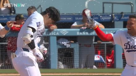 マジか！大谷翔平、歓喜のサヨナラ安打にある2人が大活躍？全力水攻めでヒーローをずぶ濡れにした瞬間