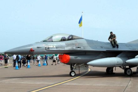 ようやくロシア戦闘機と戦える…！ 間もなく誕生「F-16ウクライナ仕様」で戦況が激変するワケ