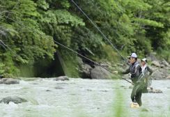 待ってました　興津川でアユ釣り解禁　静岡県内トップ