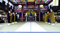 青梅の天寧寺で晋山式　37世住職に沖祐昭さん「人に寄り添う寺でありたい」