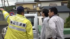 「玄関付近にクマがいる」小学校の敷地内にクマ　警察などが周辺の警戒強める