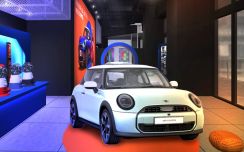 MINI、日本初公開モデルを東京渋谷で展示 「MEET NEW EMOTIONS‐はじめましてのワクワクに、会いに行こう‐」開催