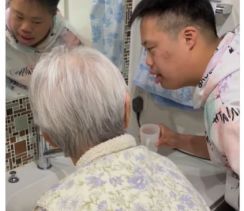 ひ孫にうがいの仕方を根気よく教える102歳のおばあちゃん　2人の様子に「微笑ましい」「素敵」の声　2人の関係について母親に聞いた