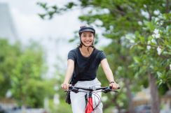 会社で「自転車通勤時は必ずヘルメット着用」と指示が出ました。ただ格好悪いし、法律では「努力義務」ですよね？ 危険運転もしてないのに、会社に“強制”できるのでしょうか？