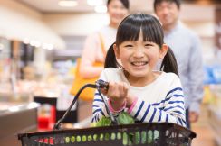 「福岡県で人気のスーパーマーケット」ランキング！　2位は各地の名産品など幅広い食材を販売している「ふくやたべごろ百旬館 博多の食材市場」、1位は？【2024年5月版】